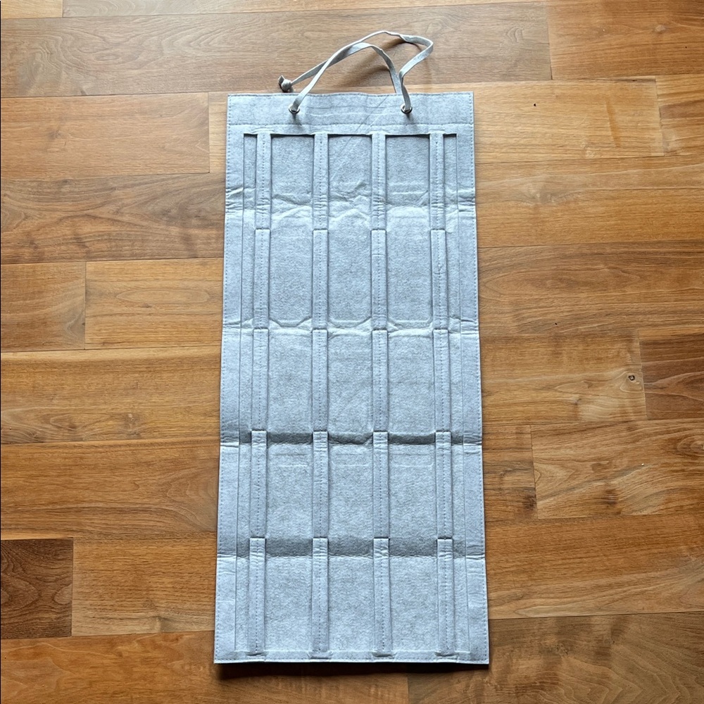 Gray Felt Claw Clip Hanging Organizer